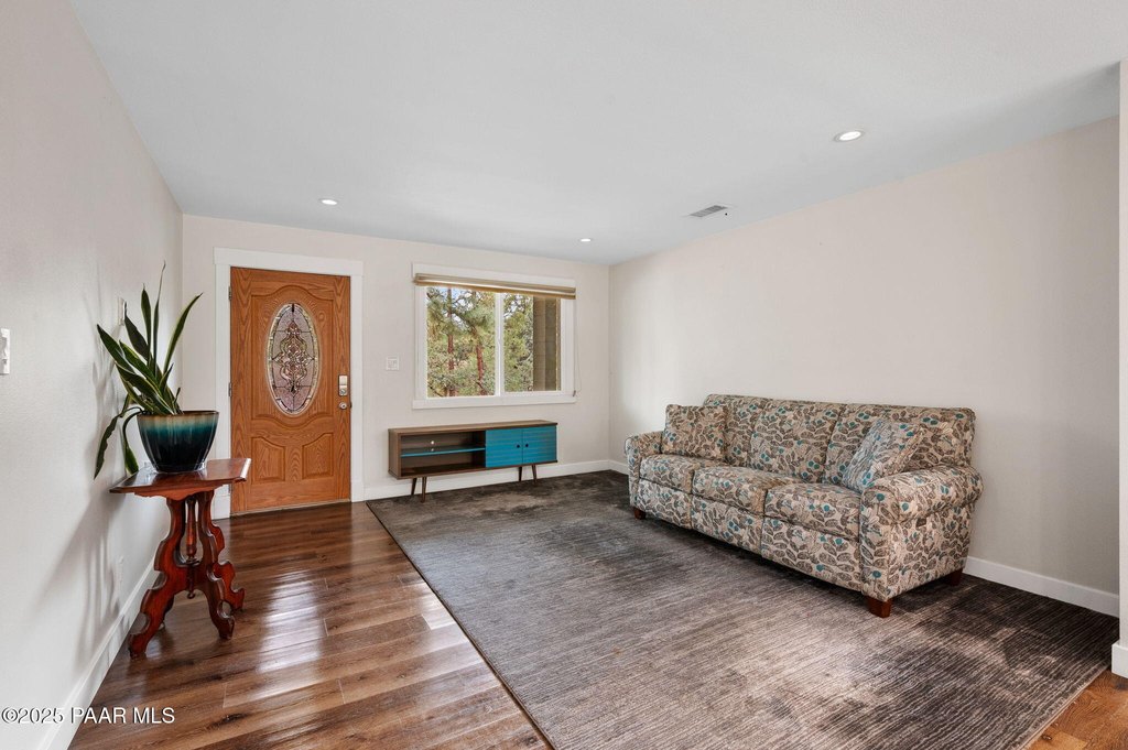 Prescott, Arizona, 86303, United States, 3 Bedrooms Bedrooms, ,2 BathroomsBathrooms,Residential,Forsale,1968224