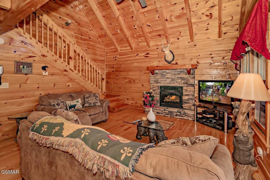 Pigeon Forge, Tennessee, 37863, United States, 2 Bedrooms Bedrooms, ,2 BathroomsBathrooms,Residential,Forsale,1973587