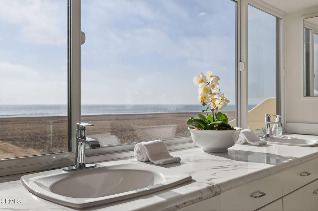 Oxnard, California, 93035, United States, 3 Bedrooms Bedrooms, ,2.5 BathroomsBathrooms,Residential,Forsale,1963619