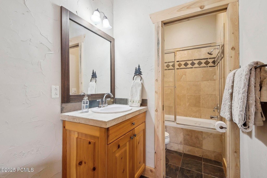 Park City, Utah, 84098, United States, 2 Bedrooms Bedrooms, ,2.5 BathroomsBathrooms,Residential,Forsale,2004732