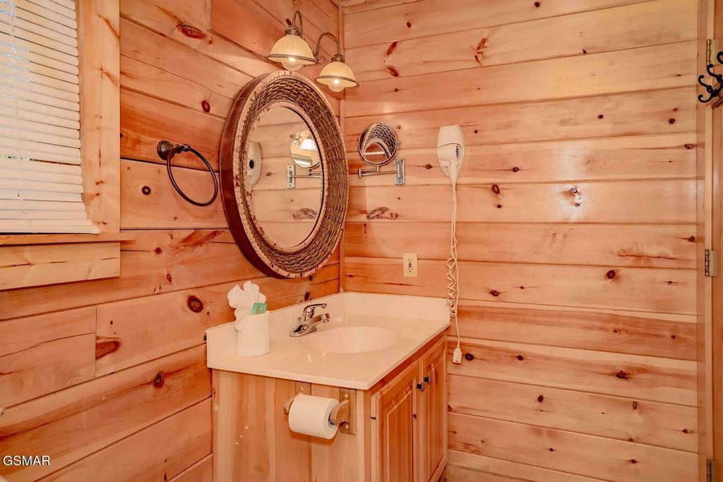 Pigeon Forge, Tennessee, 37863, United States, 2 Bedrooms Bedrooms, ,2 BathroomsBathrooms,Residential,Forsale,1973587