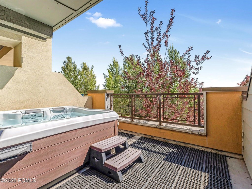 Park City, Utah, 84098, United States, 2 Bedrooms Bedrooms, ,2 BathroomsBathrooms,Residential,Forsale,2000239