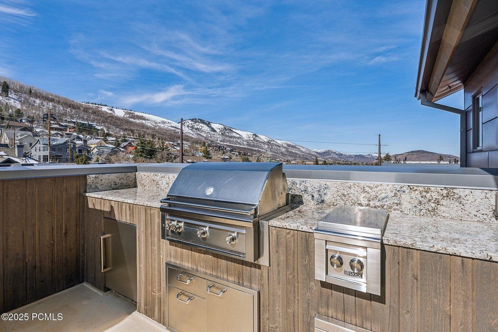 Park City, Utah, 84060, United States, 3 Bedrooms Bedrooms, ,3.5 BathroomsBathrooms,Residential,Forsale,2000242