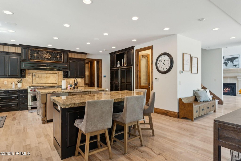 Sandy, Utah, 84092, United States, 7 Bedrooms Bedrooms, ,6.5 BathroomsBathrooms,Residential,Forsale,2004728