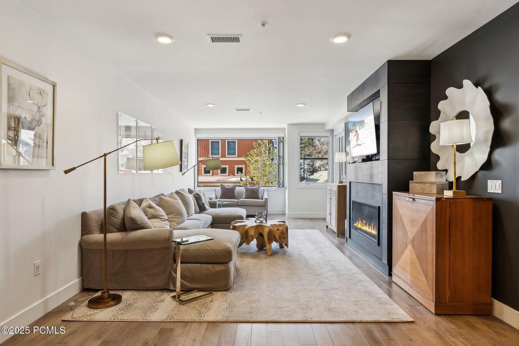 Park City, Utah, 84060, United States, 3 Bedrooms Bedrooms, ,3.5 BathroomsBathrooms,Residential,Forsale,2000242