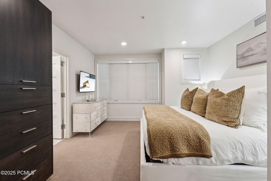 Park City, Utah, 84060, United States, 3 Bedrooms Bedrooms, ,3.5 BathroomsBathrooms,Residential,Forsale,2000242