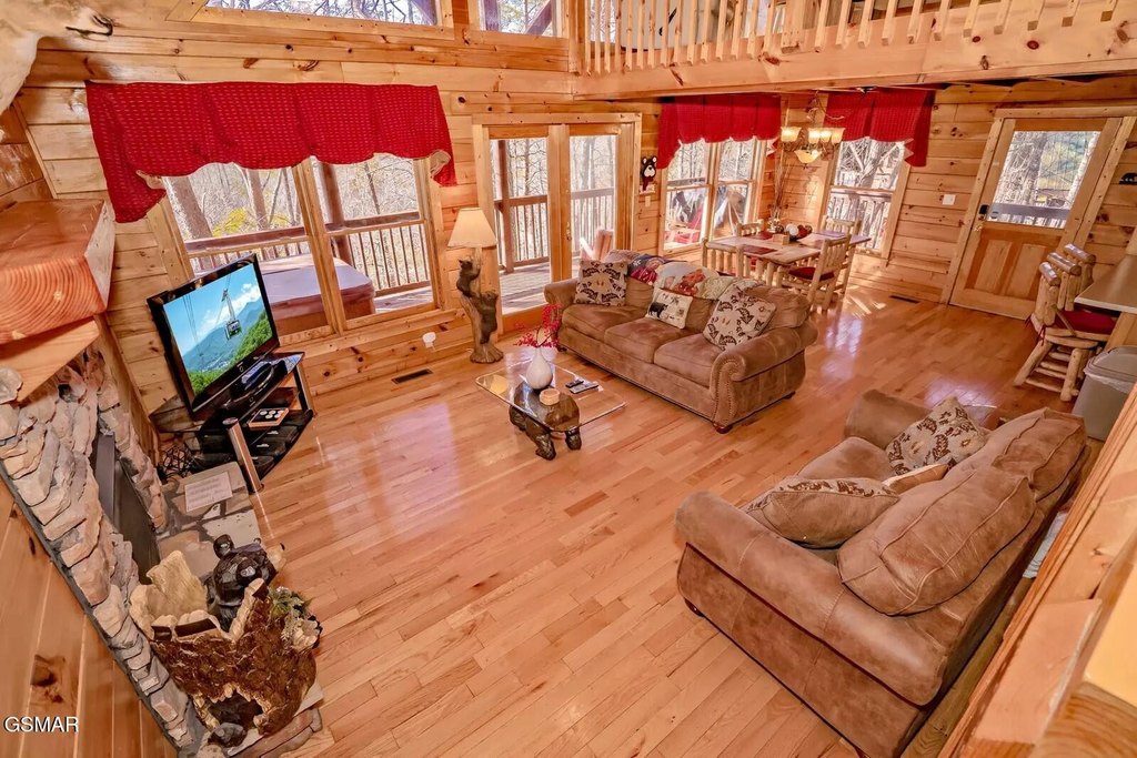 Pigeon Forge, Tennessee, 37863, United States, 2 Bedrooms Bedrooms, ,2 BathroomsBathrooms,Residential,Forsale,1973587