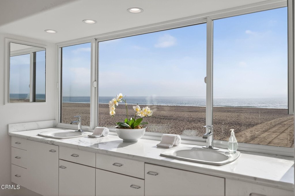 Oxnard, California, 93035, United States, 3 Bedrooms Bedrooms, ,2.5 BathroomsBathrooms,Residential,Forsale,1963619