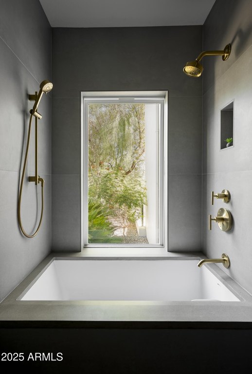 Paradise Valley, Arizona, 85253, United States, 5 Bedrooms Bedrooms, ,7 BathroomsBathrooms,Residential,Forsale,1971066