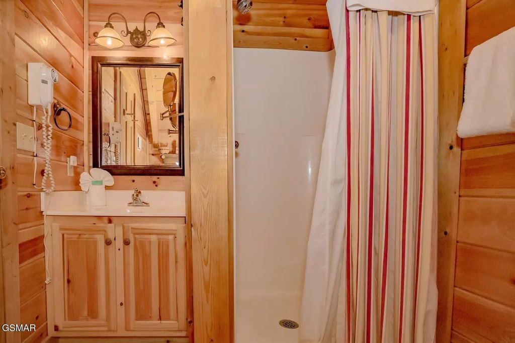 Pigeon Forge, Tennessee, 37863, United States, 2 Bedrooms Bedrooms, ,2 BathroomsBathrooms,Residential,Forsale,1973587