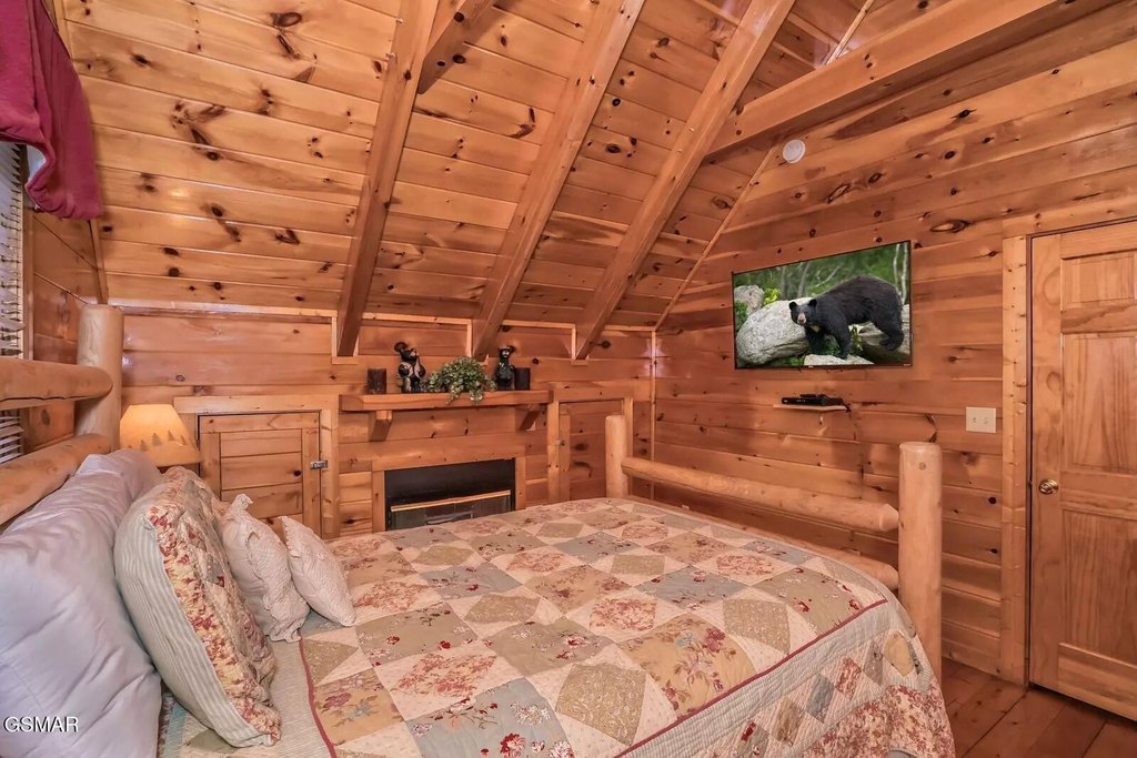 Pigeon Forge, Tennessee, 37863, United States, 2 Bedrooms Bedrooms, ,2 BathroomsBathrooms,Residential,Forsale,1973587