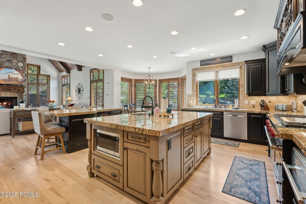 Sandy, Utah, 84092, United States, 7 Bedrooms Bedrooms, ,6.5 BathroomsBathrooms,Residential,Forsale,2004728