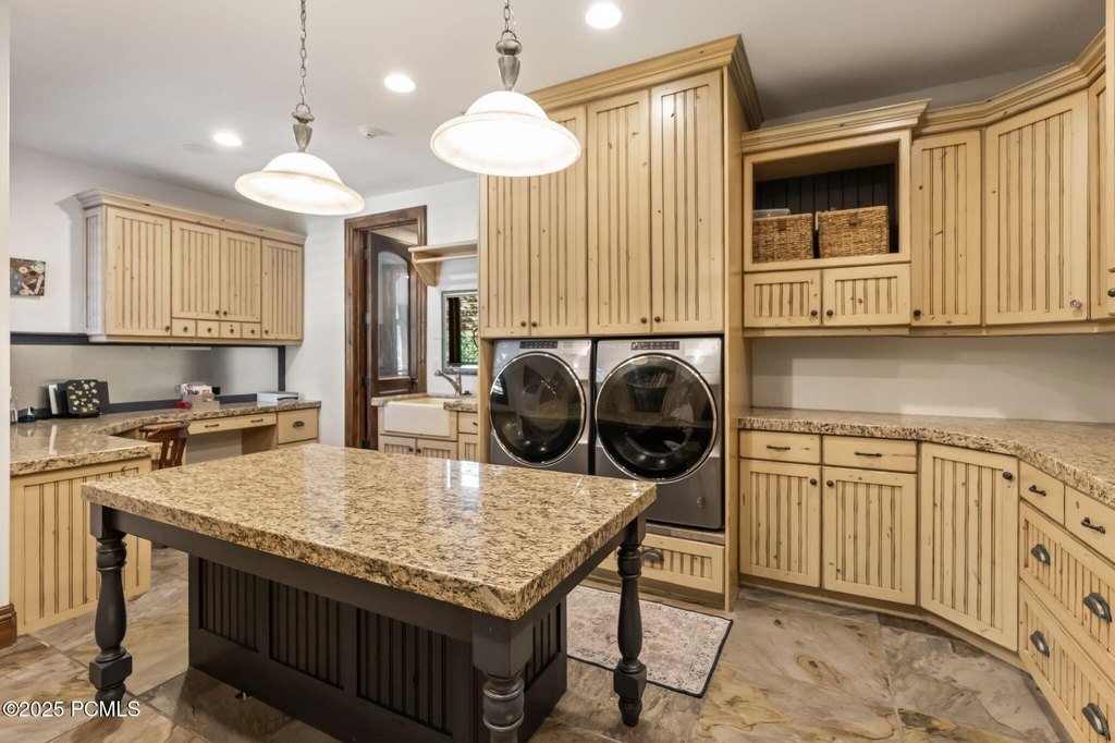 Sandy, Utah, 84092, United States, 7 Bedrooms Bedrooms, ,6.5 BathroomsBathrooms,Residential,Forsale,2004728