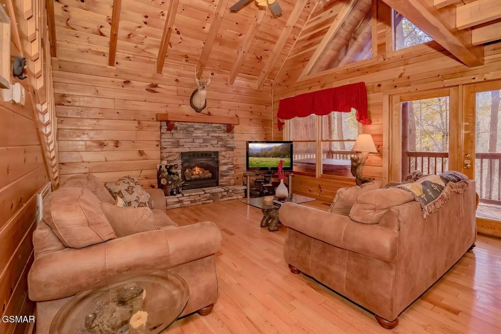 Pigeon Forge, Tennessee, 37863, United States, 2 Bedrooms Bedrooms, ,2 BathroomsBathrooms,Residential,Forsale,1973587