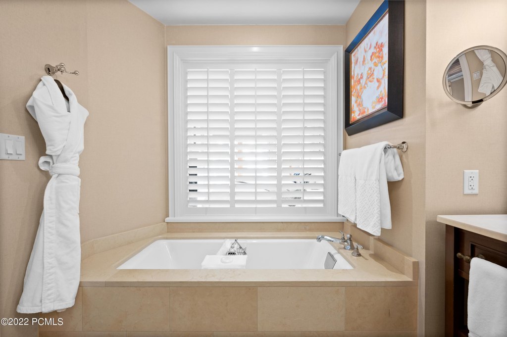 Park City, Utah, 84060, United States, 3 Bedrooms Bedrooms, ,3.5 BathroomsBathrooms,Residential,Forsale,2000243