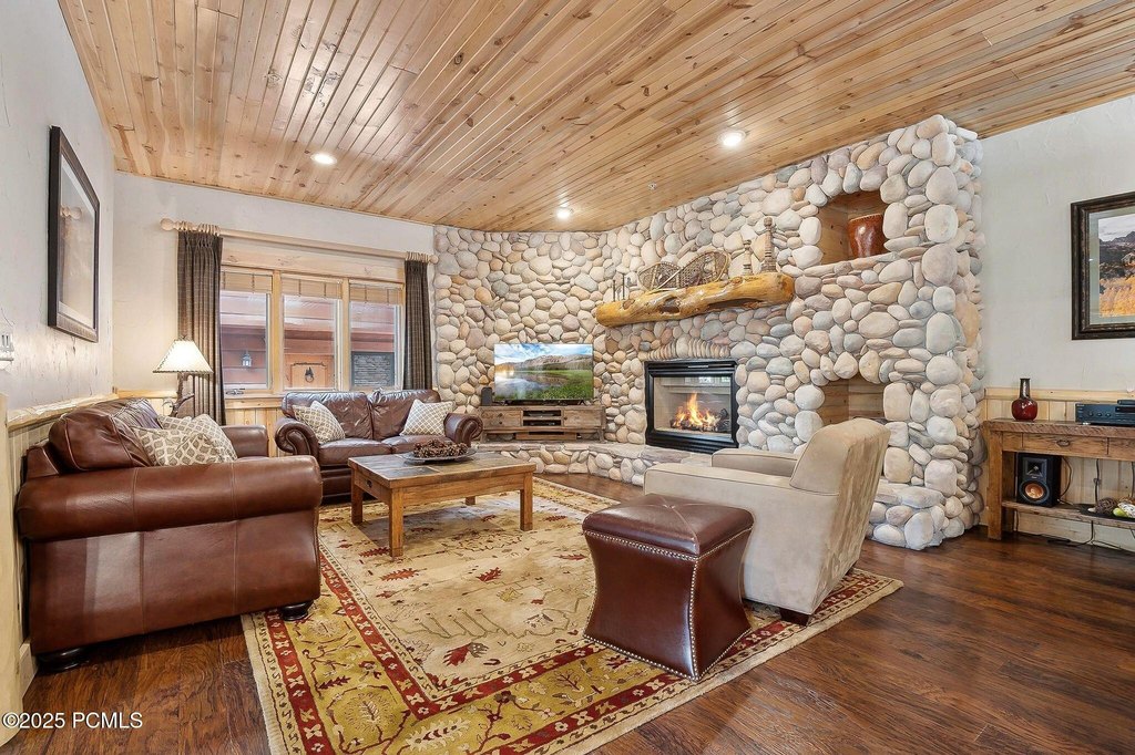 Park City, Utah, 84098, United States, 2 Bedrooms Bedrooms, ,2.5 BathroomsBathrooms,Residential,Forsale,2004732