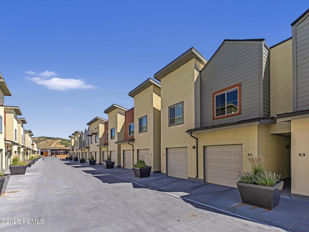 Park City, Utah, 84098, United States, 2 Bedrooms Bedrooms, ,2 BathroomsBathrooms,Residential,Forsale,2000239