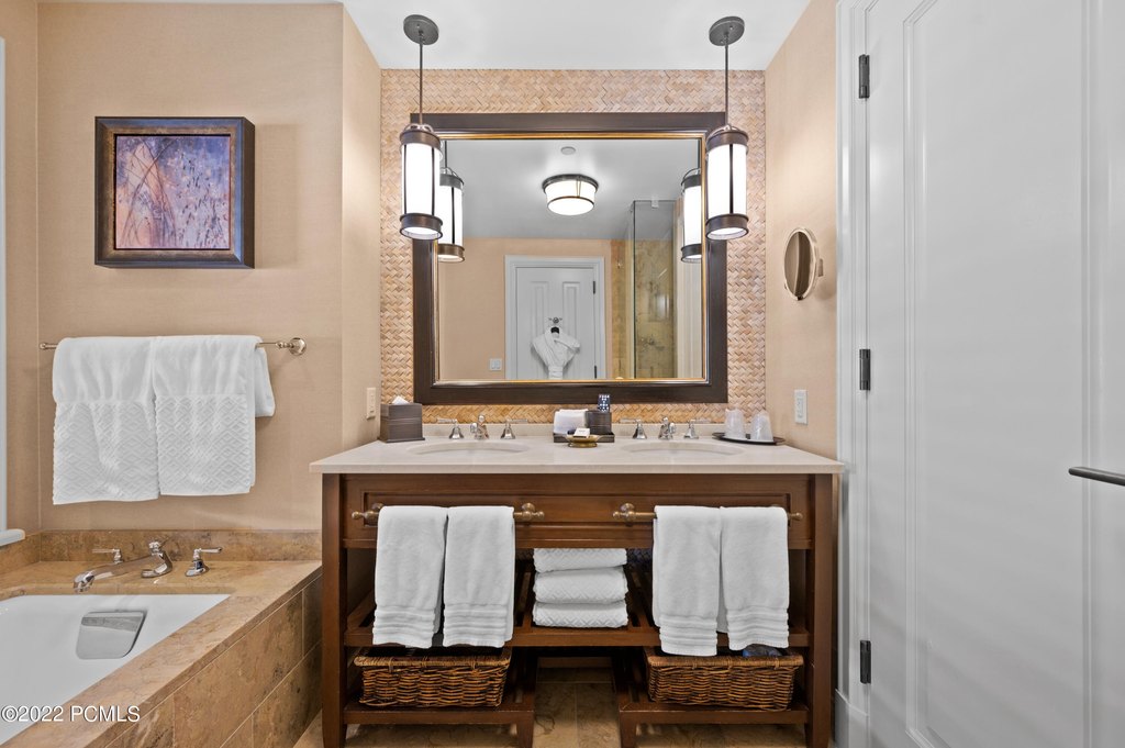 Park City, Utah, 84060, United States, 3 Bedrooms Bedrooms, ,3.5 BathroomsBathrooms,Residential,Forsale,2000243