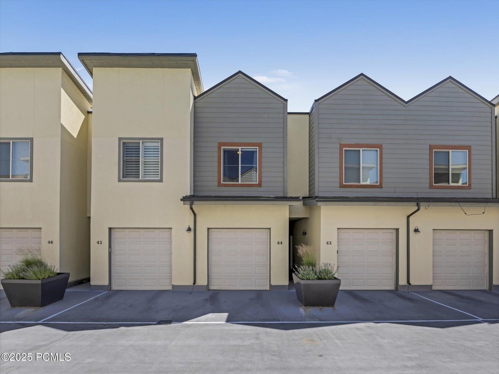 Park City, Utah, 84098, United States, 2 Bedrooms Bedrooms, ,2 BathroomsBathrooms,Residential,Forsale,2000239