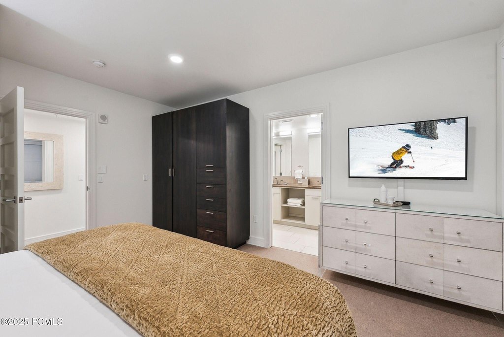 Park City, Utah, 84060, United States, 3 Bedrooms Bedrooms, ,3.5 BathroomsBathrooms,Residential,Forsale,2000242