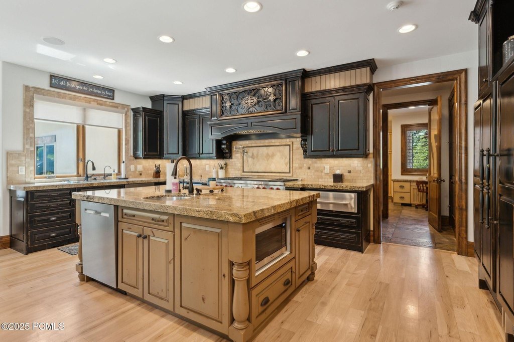 Sandy, Utah, 84092, United States, 7 Bedrooms Bedrooms, ,6.5 BathroomsBathrooms,Residential,Forsale,2004728