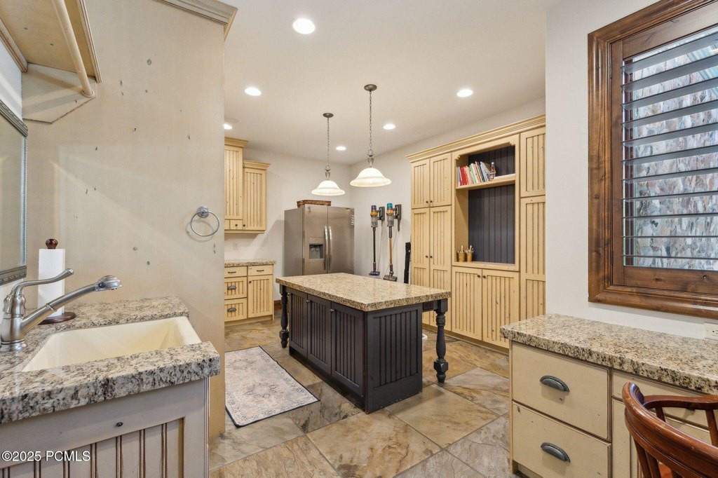 Sandy, Utah, 84092, United States, 7 Bedrooms Bedrooms, ,6.5 BathroomsBathrooms,Residential,Forsale,2004728