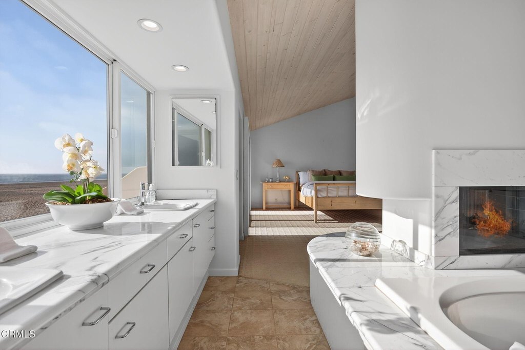 Oxnard, California, 93035, United States, 3 Bedrooms Bedrooms, ,2.5 BathroomsBathrooms,Residential,Forsale,1963619