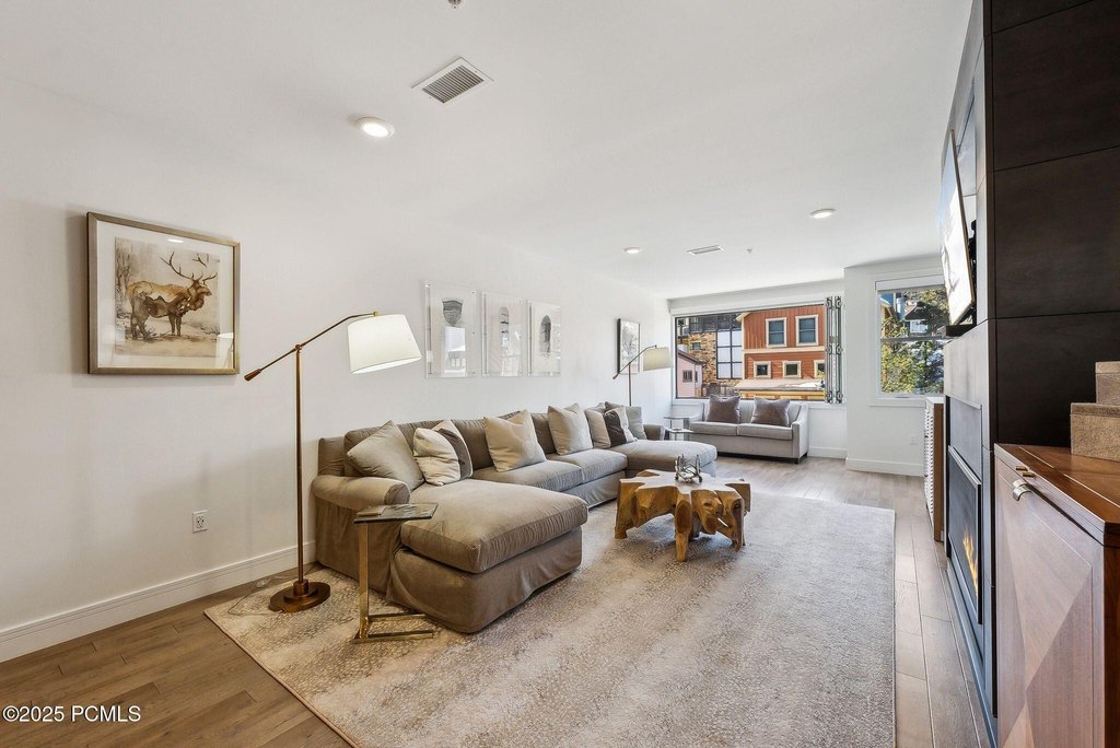 Park City, Utah, 84060, United States, 3 Bedrooms Bedrooms, ,3.5 BathroomsBathrooms,Residential,Forsale,2000242