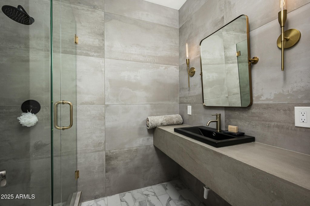 Paradise Valley, Arizona, 85253, United States, 5 Bedrooms Bedrooms, ,7 BathroomsBathrooms,Residential,Forsale,1971066