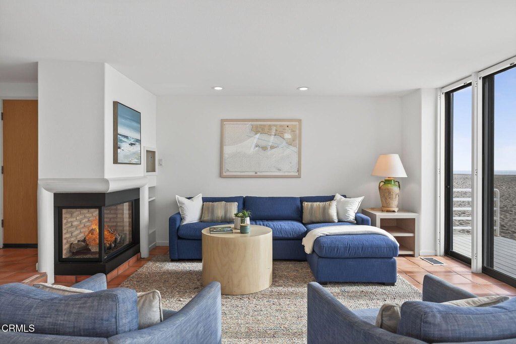 Oxnard, California, 93035, United States, 3 Bedrooms Bedrooms, ,2.5 BathroomsBathrooms,Residential,Forsale,1963619