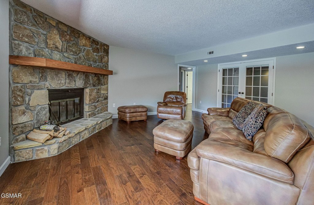 Gatlinburg, Tennessee, 37738, United States, 3 Bedrooms Bedrooms, ,2.5 BathroomsBathrooms,Residential,Forsale,1973591