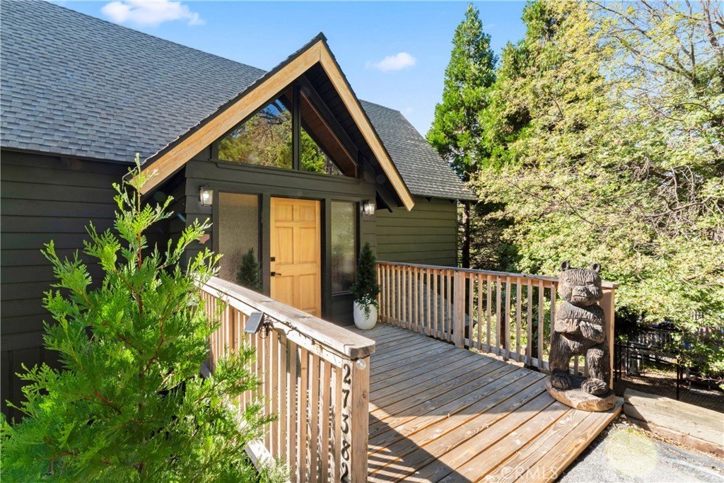 Lake Arrowhead, California, 92352, United States, 4 Bedrooms Bedrooms, ,3.5 BathroomsBathrooms,Residential,Forsale,1971041