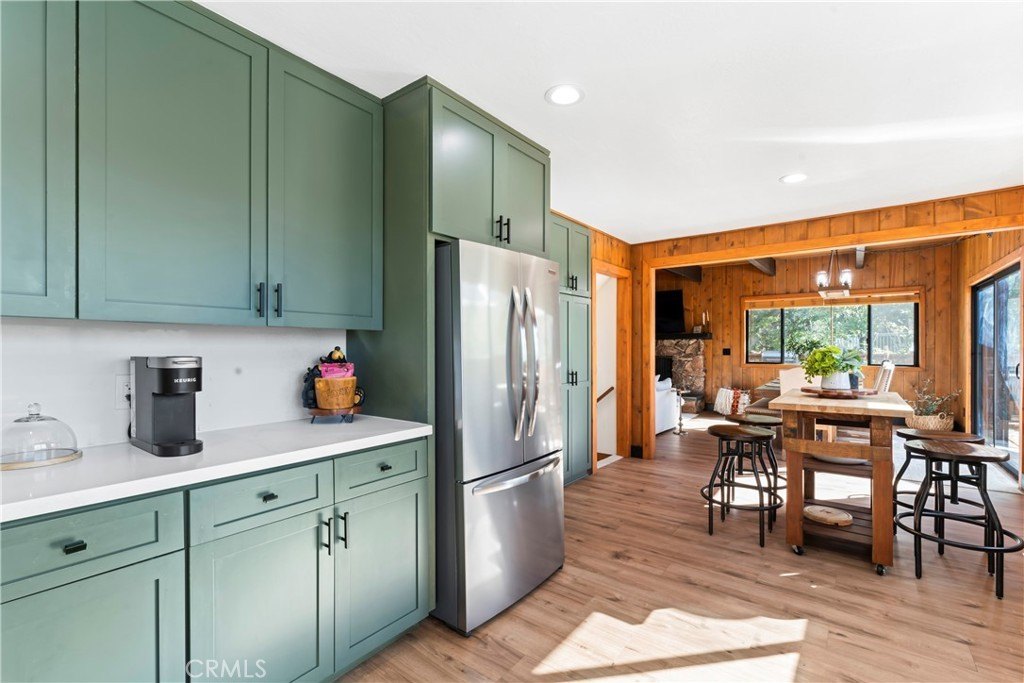 Lake Arrowhead, California, 92352, United States, 4 Bedrooms Bedrooms, ,3.5 BathroomsBathrooms,Residential,Forsale,1971041