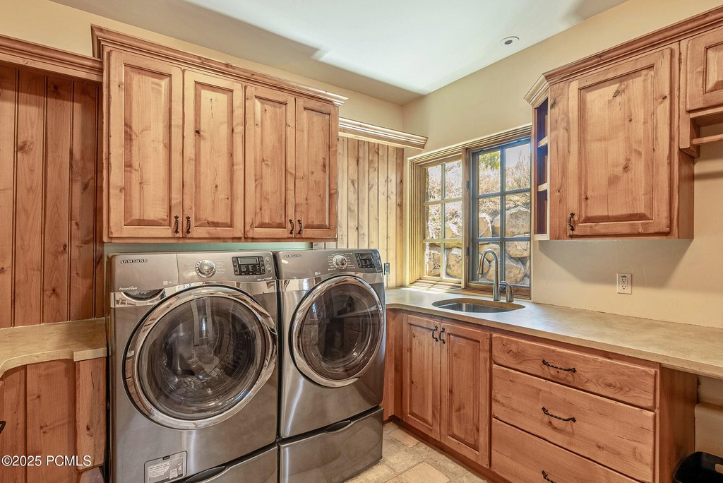 Hideout, Utah, 84036, United States, 5 Bedrooms Bedrooms, ,5.5 BathroomsBathrooms,Residential,Forsale,1994176