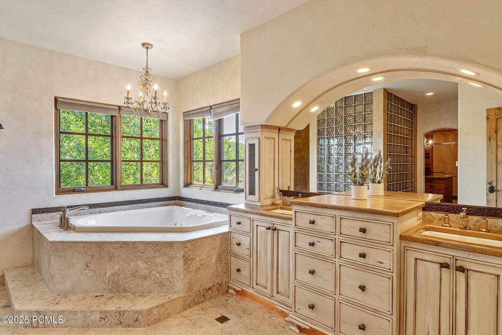 Hideout, Utah, 84036, United States, 5 Bedrooms Bedrooms, ,5.5 BathroomsBathrooms,Residential,Forsale,1994176