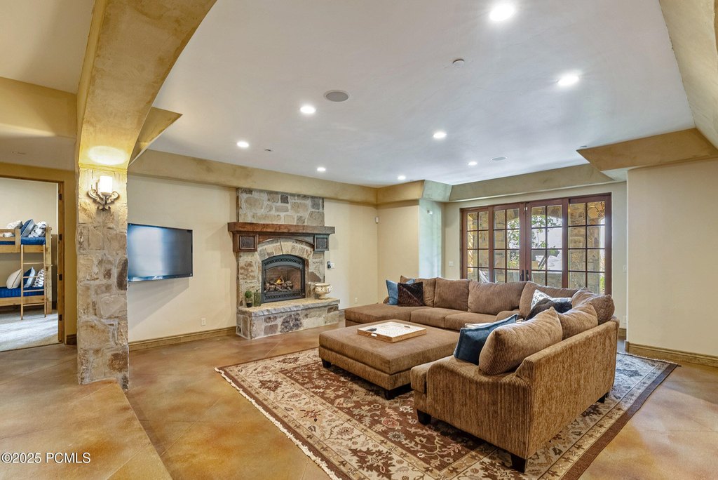 Hideout, Utah, 84036, United States, 5 Bedrooms Bedrooms, ,5.5 BathroomsBathrooms,Residential,Forsale,1994176