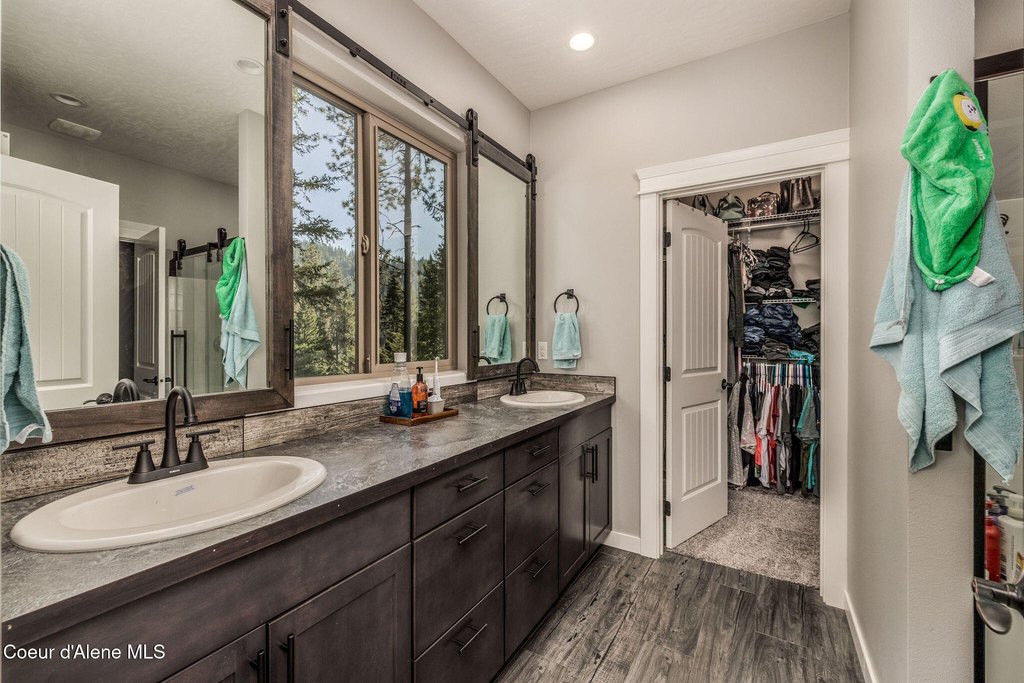 Coeur d'Alene, Idaho, 83814, United States, 4 Bedrooms Bedrooms, ,3 BathroomsBathrooms,Residential,Forsale,1984580