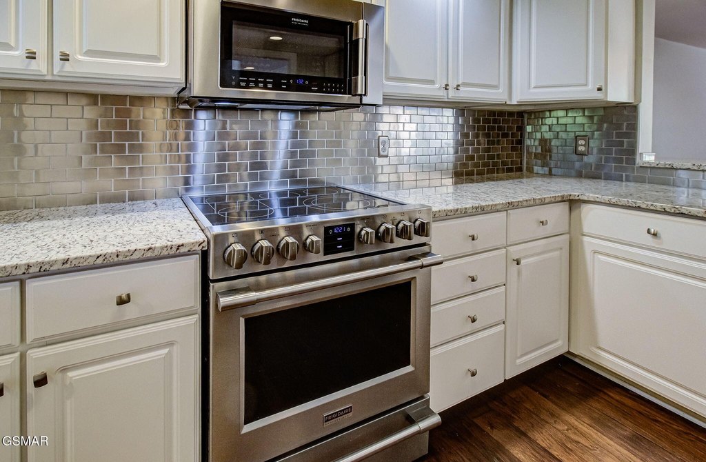 Gatlinburg, Tennessee, 37738, United States, 3 Bedrooms Bedrooms, ,2.5 BathroomsBathrooms,Residential,Forsale,1973591