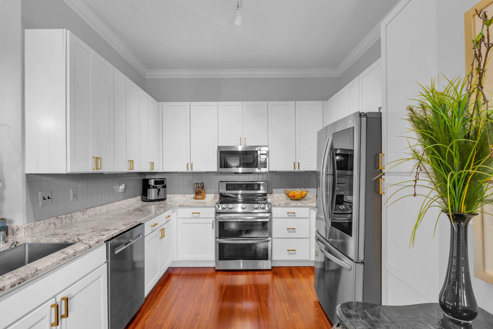 Chattanooga, Tennessee, 37403, United States, 2 Bedrooms Bedrooms, ,2.5 BathroomsBathrooms,Residential,Forsale,1963576