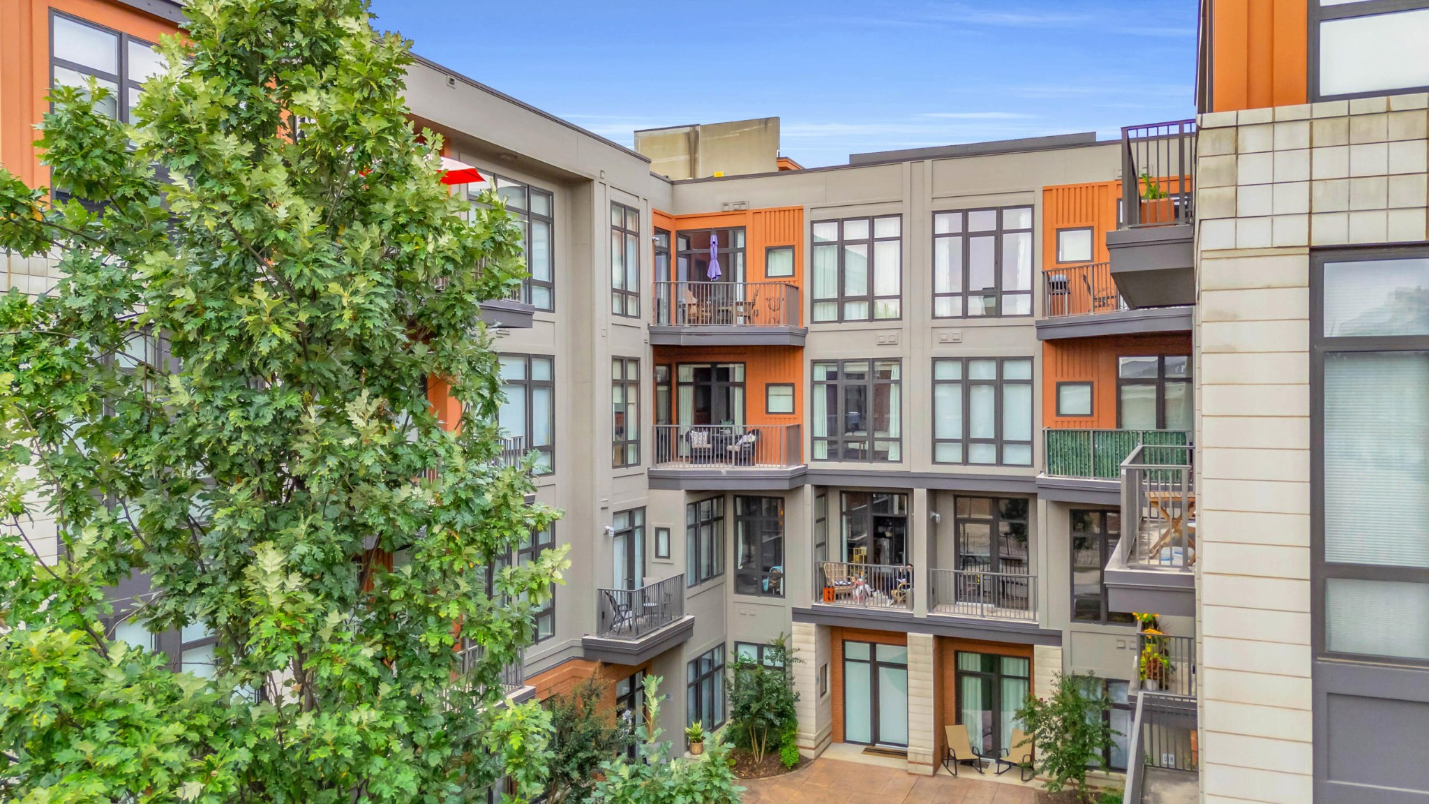 Chattanooga, Tennessee, 37403, United States, 2 Bedrooms Bedrooms, ,2.5 BathroomsBathrooms,Residential,Forsale,1963576