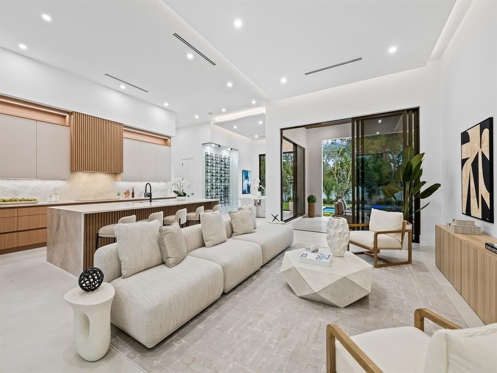 Fort Lauderdale, Florida, 33305, United States, 4 Bedrooms Bedrooms, ,3.5 BathroomsBathrooms,Residential,Forsale,1968234