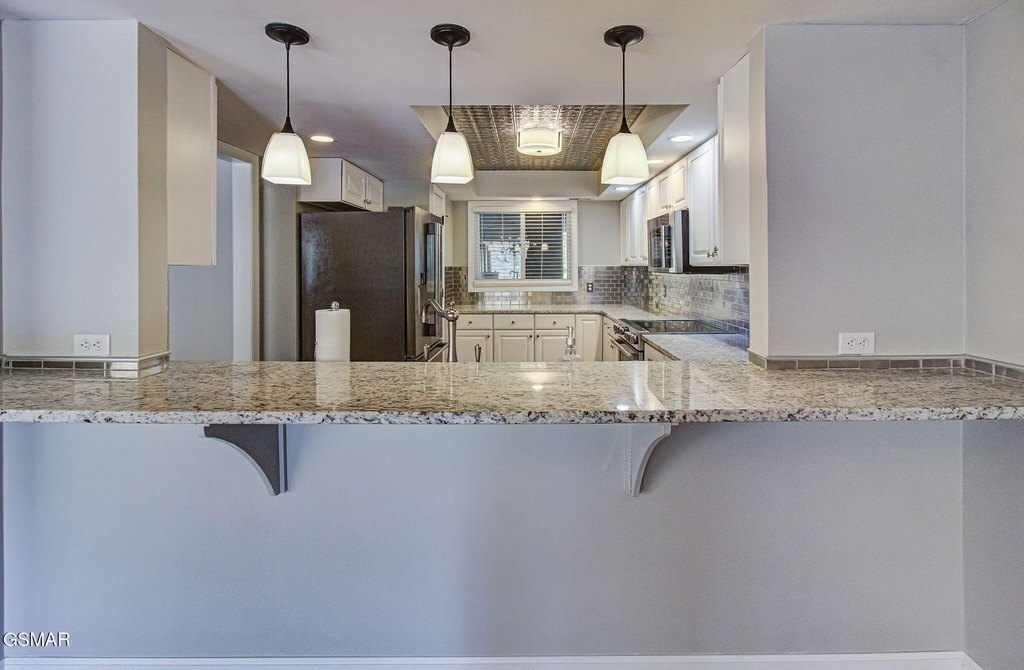 Gatlinburg, Tennessee, 37738, United States, 3 Bedrooms Bedrooms, ,2.5 BathroomsBathrooms,Residential,Forsale,1973591