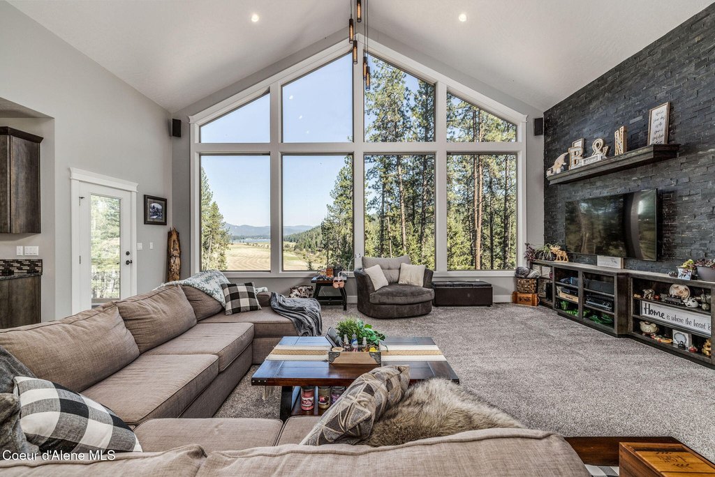 Coeur d'Alene, Idaho, 83814, United States, 4 Bedrooms Bedrooms, ,3 BathroomsBathrooms,Residential,Forsale,1984580