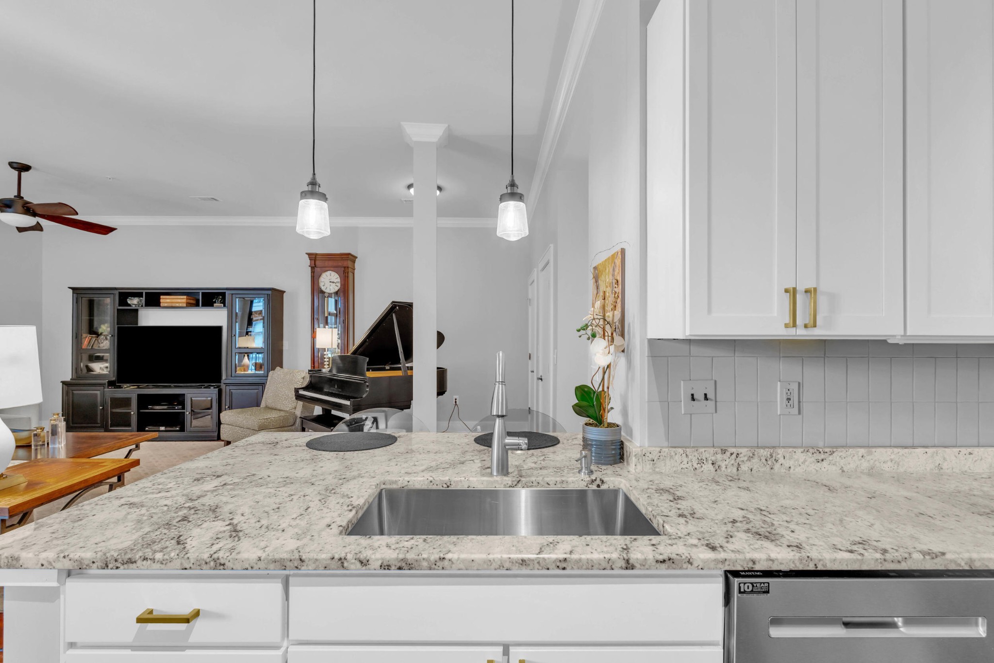 Chattanooga, Tennessee, 37403, United States, 2 Bedrooms Bedrooms, ,2.5 BathroomsBathrooms,Residential,Forsale,1963576