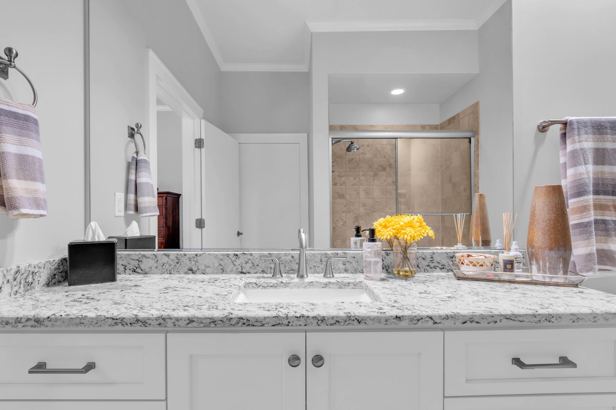 Chattanooga, Tennessee, 37403, United States, 2 Bedrooms Bedrooms, ,2.5 BathroomsBathrooms,Residential,Forsale,1963576