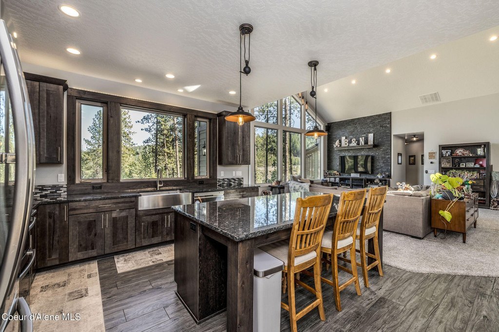 Coeur d'Alene, Idaho, 83814, United States, 4 Bedrooms Bedrooms, ,3 BathroomsBathrooms,Residential,Forsale,1984580