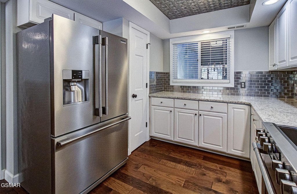 Gatlinburg, Tennessee, 37738, United States, 3 Bedrooms Bedrooms, ,2.5 BathroomsBathrooms,Residential,Forsale,1973591