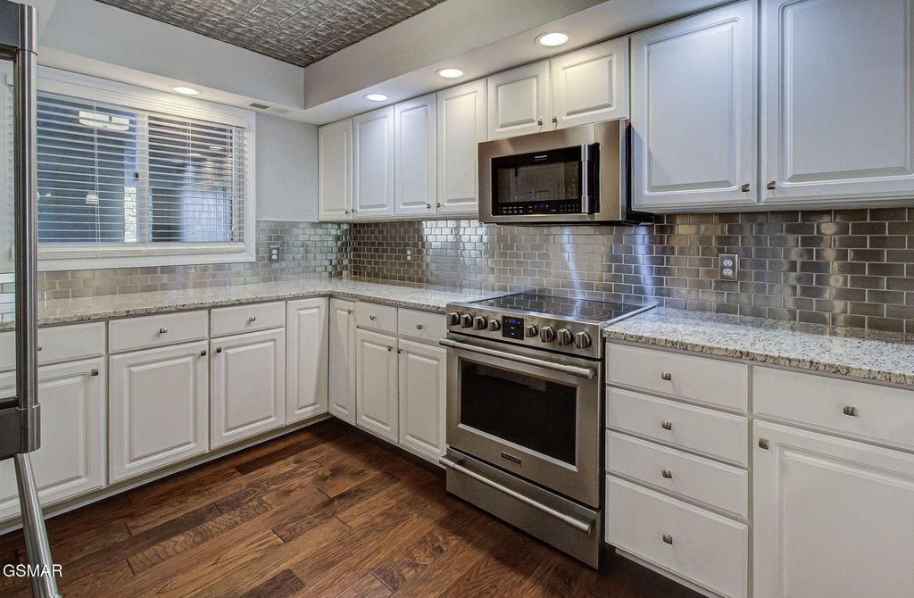 Gatlinburg, Tennessee, 37738, United States, 3 Bedrooms Bedrooms, ,2.5 BathroomsBathrooms,Residential,Forsale,1973591