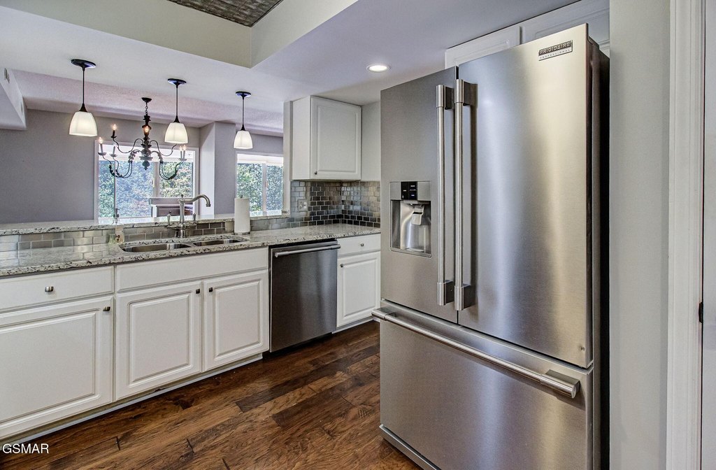 Gatlinburg, Tennessee, 37738, United States, 3 Bedrooms Bedrooms, ,2.5 BathroomsBathrooms,Residential,Forsale,1973591