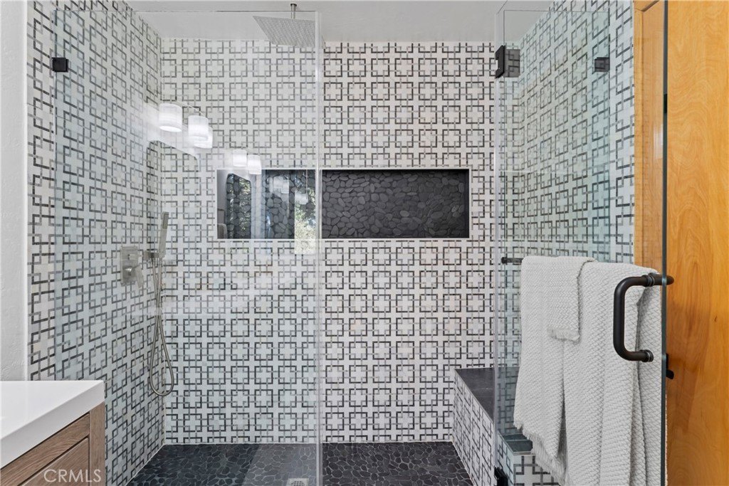 Lake Arrowhead, California, 92352, United States, 4 Bedrooms Bedrooms, ,3.5 BathroomsBathrooms,Residential,Forsale,1971041